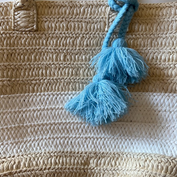 Altru Straw Tote - Picture 2 of 12